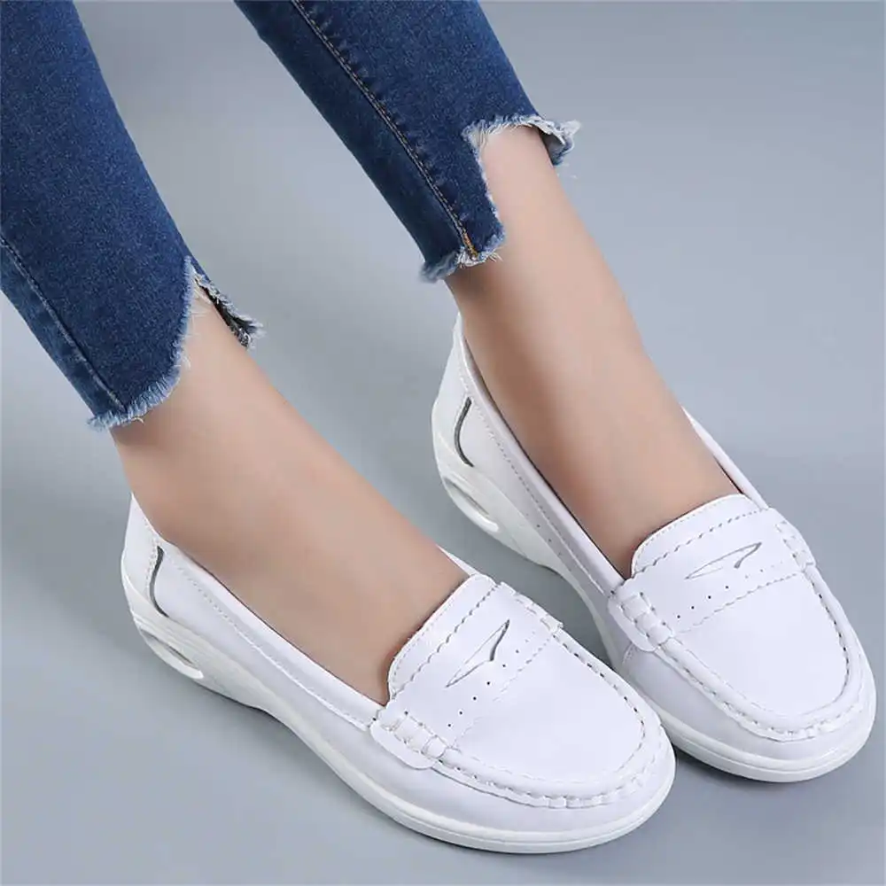 Thick Sole Slipon White Traine - Travel Accessories Gift Basket のレビューと価格