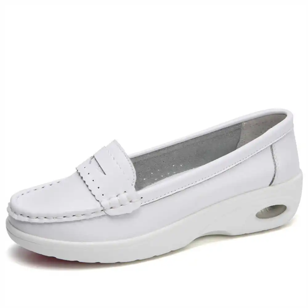 Thick Sole Slipon White Traine - Travel Accessories Gift Basket のレビューと価格