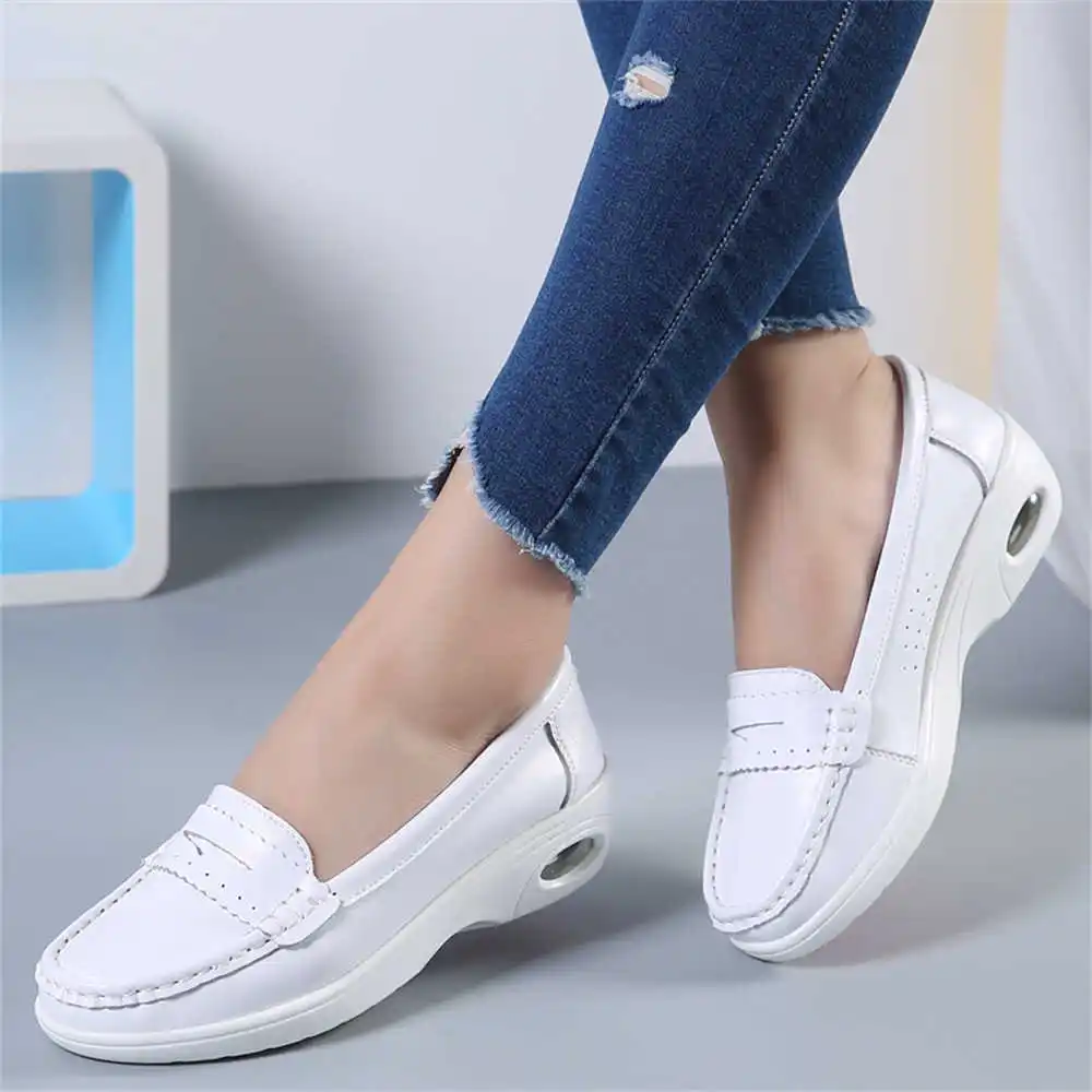 Thick Sole Slipon White Traine - Travel Accessories Gift Basket のレビューと価格