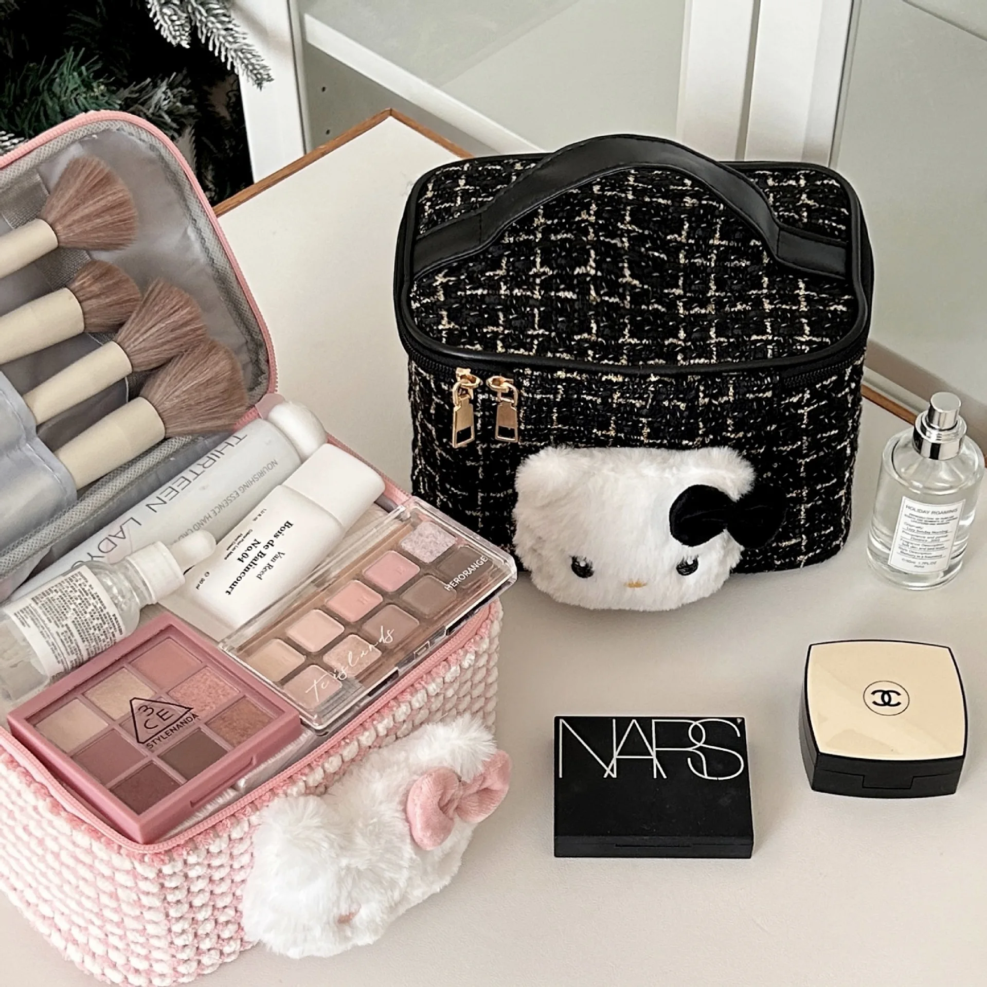 Hello Kitty 2025 New Makeup Ba - Travel Accessories Organiser のレビューと価格