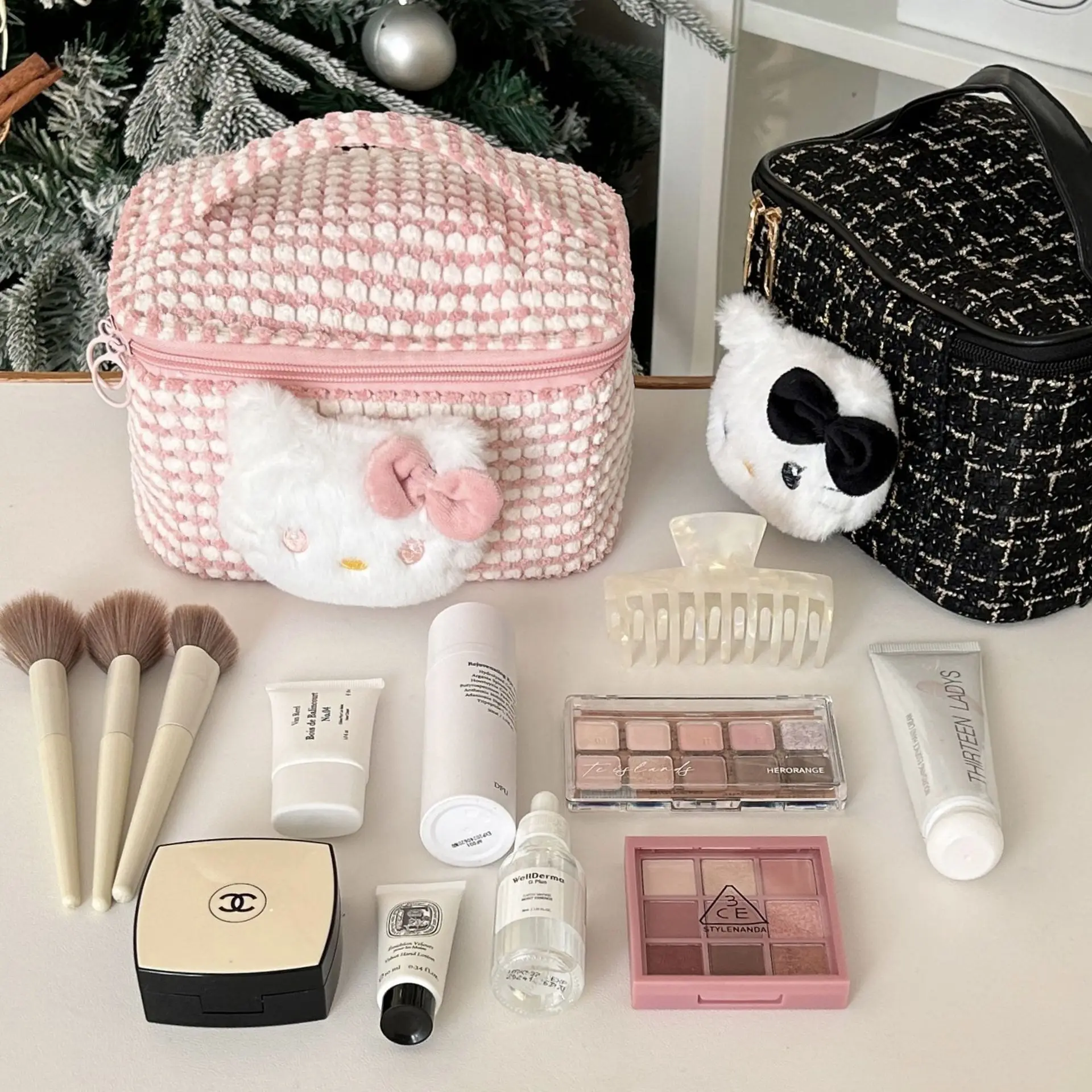 Hello Kitty 2025 New Makeup Ba - Travel Accessories Organiser のレビューと価格