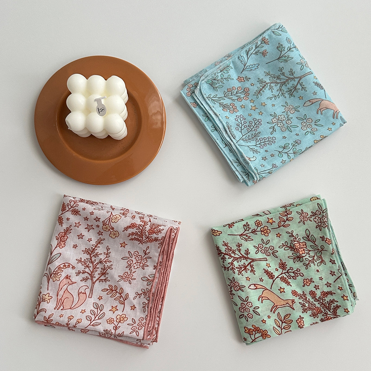 A Pair of Women's Floral Fox P - Travel Accessories Neck のレビューと価格