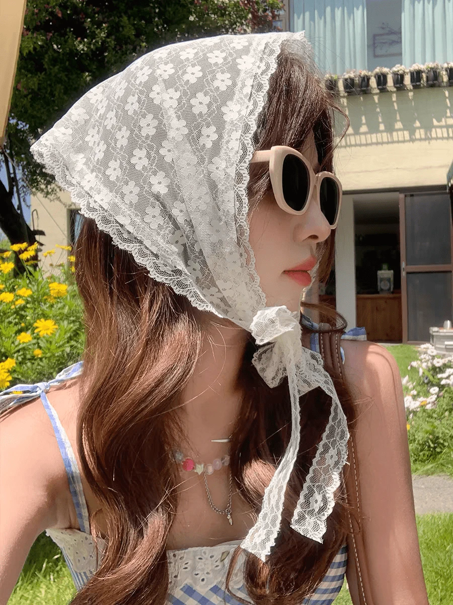 Delicate White Floral Lace Ban - Travel Accessories Neck のレビューと価格