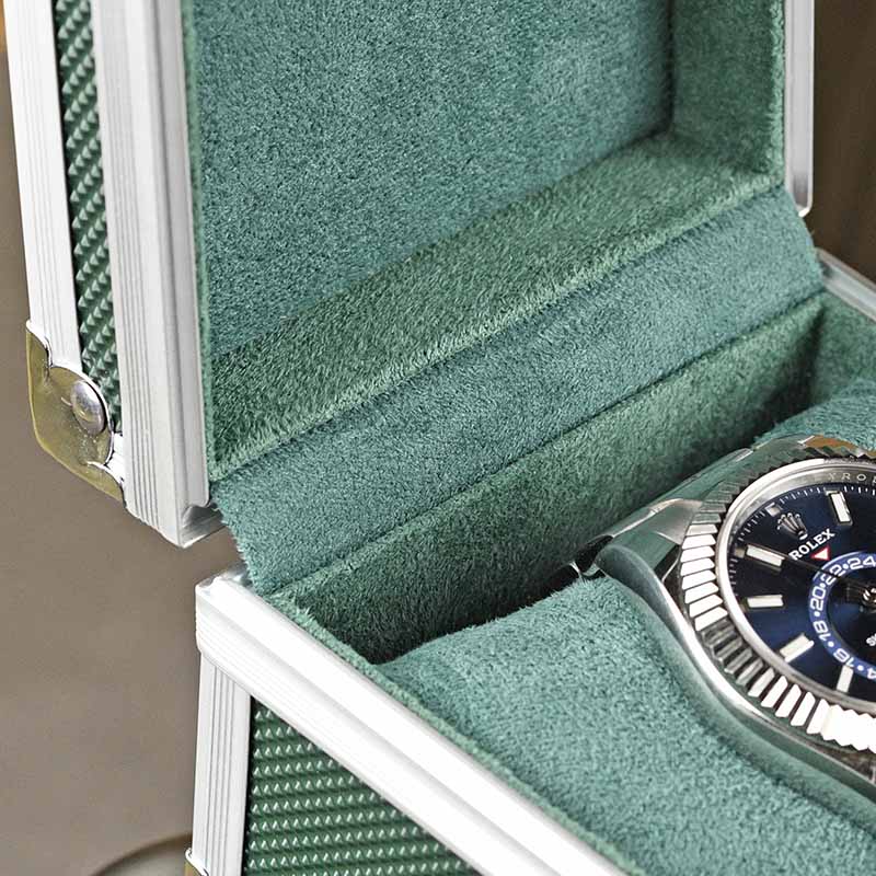 Portable Aluminum Watch Boxes  - Travel Accessories Gifts For Men のレビューと価格